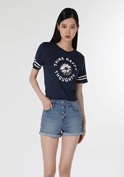 صورة من أزرق بحري للنساء تي شيرت بأكمام قصيرة