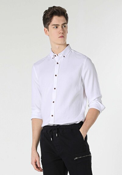 صورة من أبيض للرجال قميص كم طويل