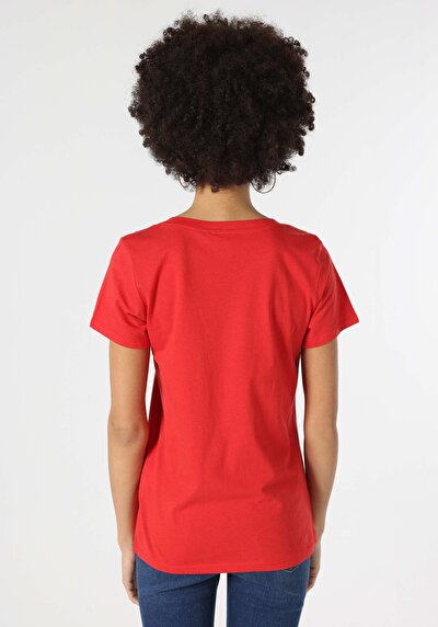 صورة من مرجاني للنساء تي شيرت بأكمام قصيرة