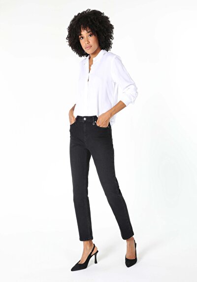 صورة من أسود للنساء بناطيل