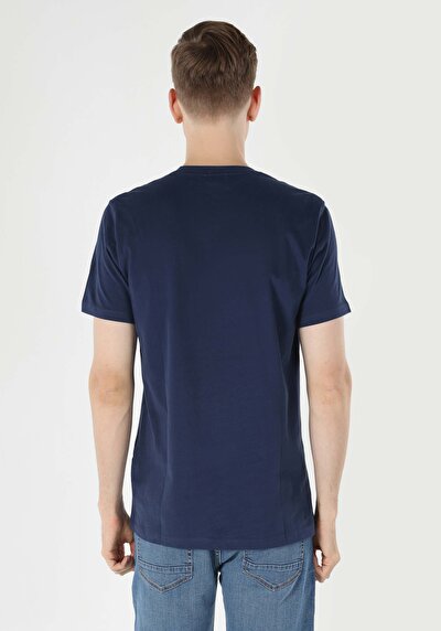 صورة من أزرق بحري للرجال تي شيرت بأكمام قصيرة