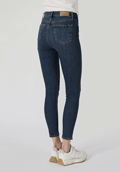 صورة من أزرق للنساء بناطيل