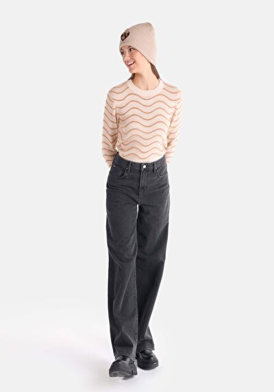 صورة من أسود للنساء بناطيل