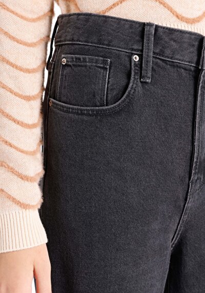 اعرض التفاصيل لـ أسود للنساء بناطيل