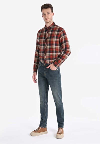 صورة من أزرق داكن للرجال بناطيل