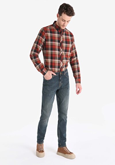 صورة من أزرق داكن للرجال بناطيل