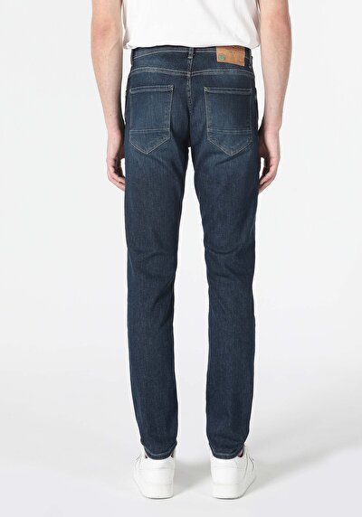 صورة من دينيم للرجال بناطيل