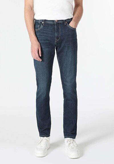 صورة من دينيم للرجال بناطيل