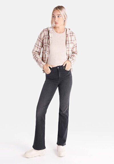 صورة من دينيم للنساء بناطيل