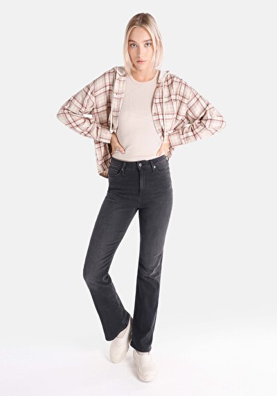 صورة من دينيم للنساء بناطيل