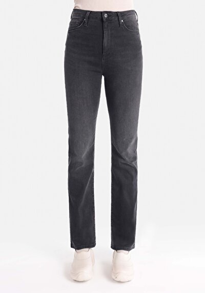 صورة من دينيم للنساء بناطيل