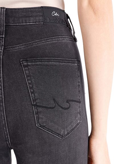 اعرض التفاصيل لـ دينيم للنساء بناطيل