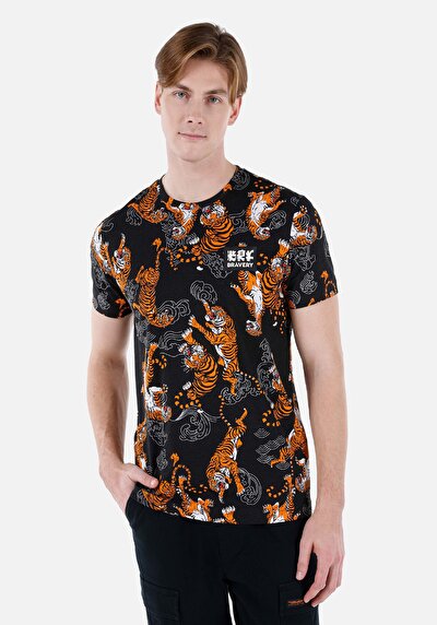 صورة من   رقبة مستديرة مطبوعة رجالي أسود قصيرة الأكمام تي شيرت