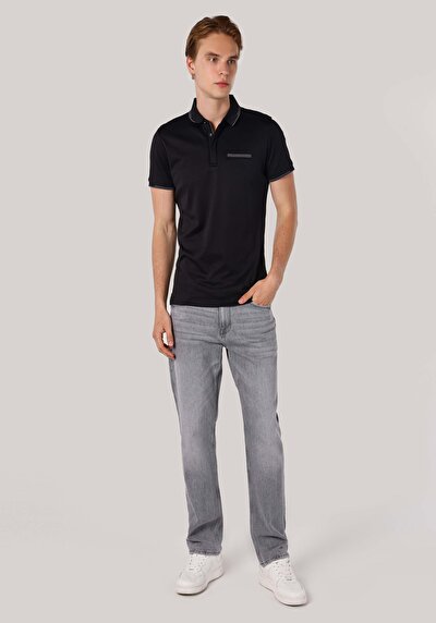 صورة من أسود للرجال قميص بولو كم قصير