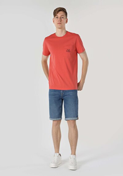 صورة من رقبة مستديرة مستقيم رجالي أحمر كم قصير تي شيرت