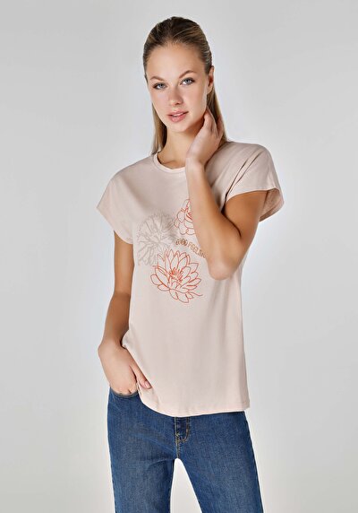 صورة من بيج للنساء تي شيرت بأكمام قصيرة