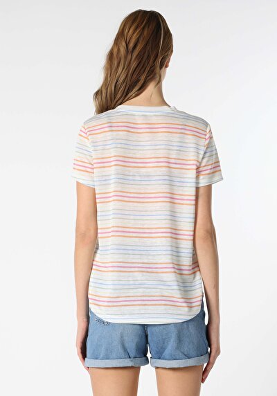 صورة من متعدد الألوان للنساء تي شيرت بأكمام قصيرة