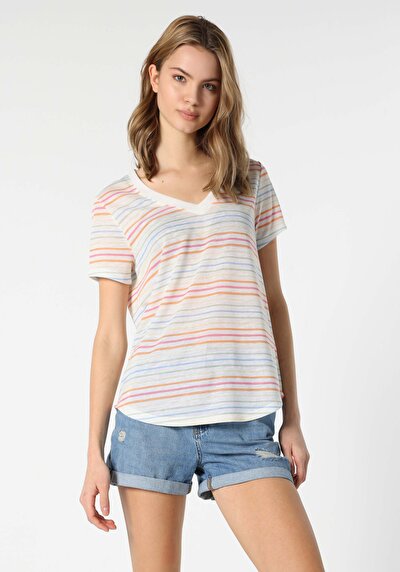 صورة من متعدد الألوان للنساء تي شيرت بأكمام قصيرة