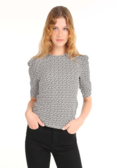 صورة من   رقبة مستديرة مطبوعة نسائية أبيض قصيرة أكمام تي شيرت