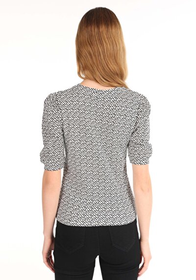 صورة من رقبة مستديرة مطبوعة نسائية أبيض قصيرة أكمام تي شيرت