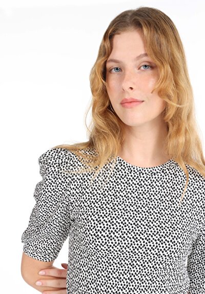 اعرض التفاصيل لـ   رقبة مستديرة مطبوعة نسائية أبيض قصيرة أكمام تي شيرت