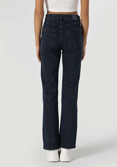 صورة من دينيم للنساء بناطيل