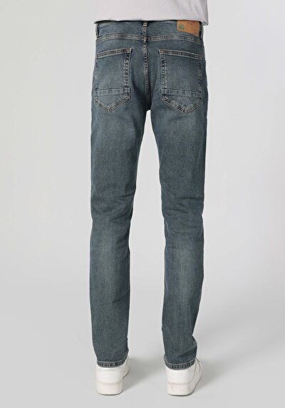 صورة من أزرق للرجال بناطيل