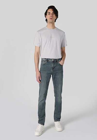 صورة من أزرق للرجال بناطيل