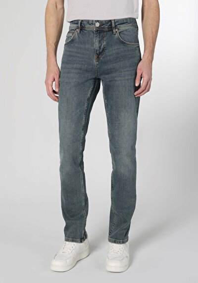 صورة من أزرق للرجال بناطيل