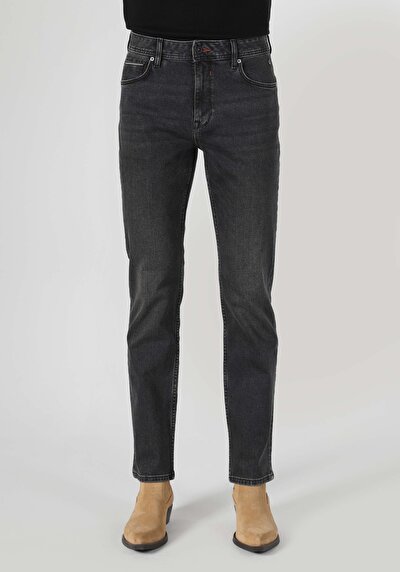 صورة من أسود للرجال بناطيل