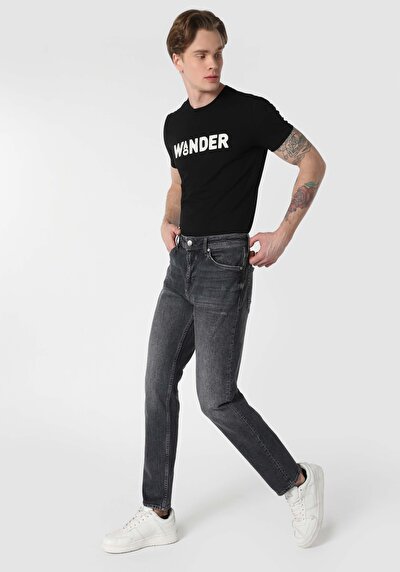 صورة من أسود للرجال بناطيل