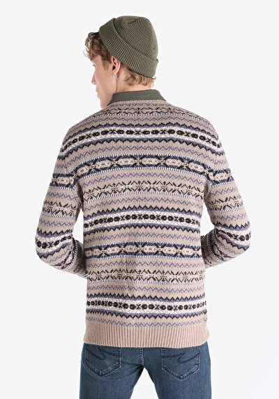 صورة من بني للرجال بلوفر