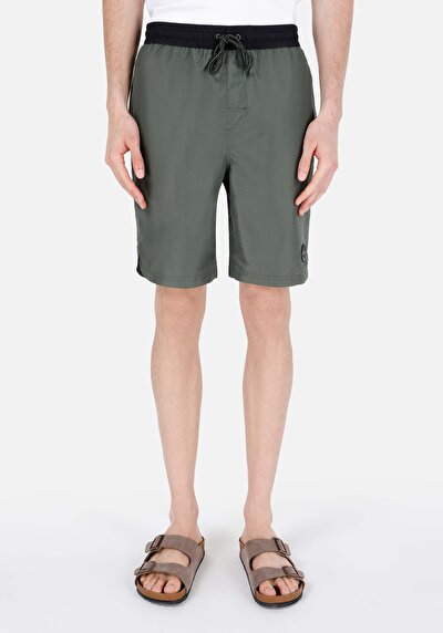 صورة من شورت سباحة أخضر رجالي سليم فيت