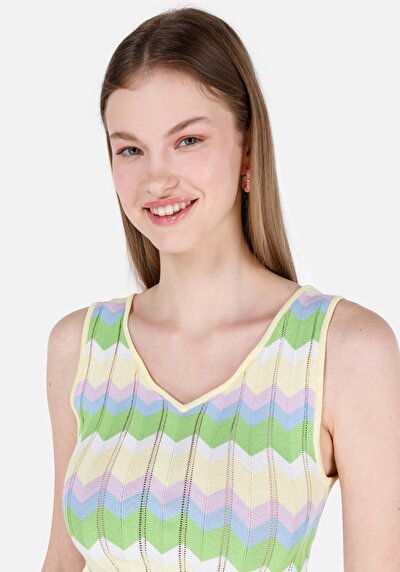 صورة من كنزة نسائية متعددة الألوان سليم