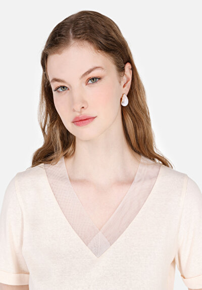 صورة من على شكل V رقبة مستقيم نسائي Ecru كم قصير تي شيرت