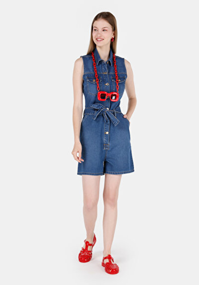 صورة من شورت نيلي جينز نسائي سليم