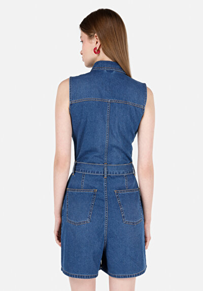 صورة من شورت نيلي جينز نسائي سليم