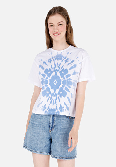 صورة من   رقبة مستديرة مطبوعة نسائية أبيض قصيرة أكمام تي شيرت