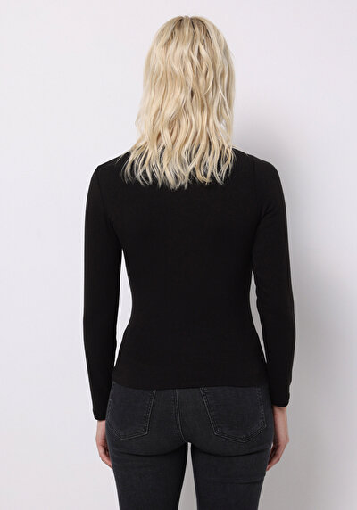 صورة من ضيق طوق قارب مستقيم نسائي أسود كم طويل تي شيرت