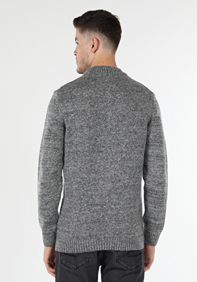 صورة من نصف ياقة مدورة جاكار كنزة رجالية رمادية