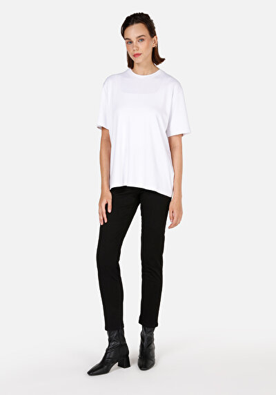 صورة من نحيف  خصر متوسط ساق مستقيمة نسائي جينز أسود