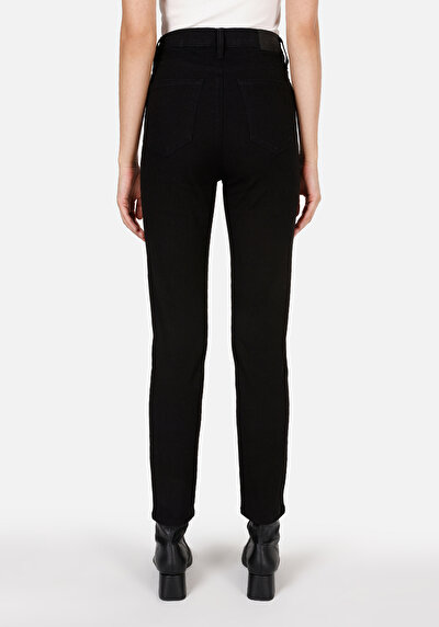 صورة من نحيف خصر متوسط ساق مستقيمة نسائي جينز أسود