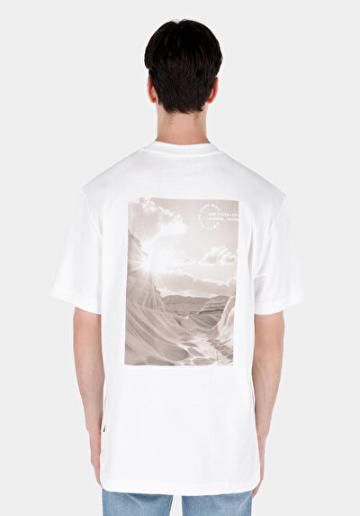 صورة من كومفورت فيت رقبة مستديرة مستقيم تي شيرت رجالي أبيض بأكمام قصيرة