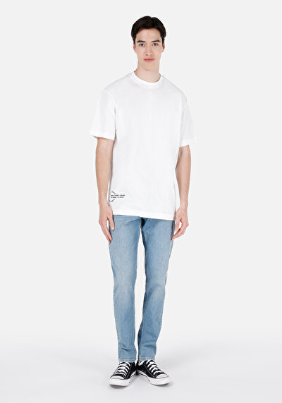 صورة من كومفورت فيت رقبة مستديرة مستقيم تي شيرت رجالي أبيض بأكمام قصيرة