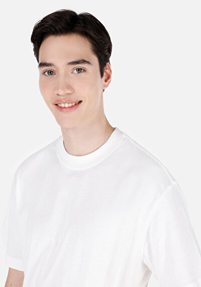 صورة من كومفورت فيت رقبة مستديرة مستقيم تي شيرت رجالي أبيض بأكمام قصيرة