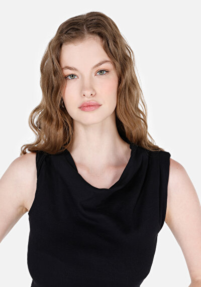 اعرض التفاصيل لـ نحيف  ياقة قارب مستقيم نسائي أسود بلا أكمام تي شيرت