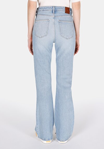 صورة من جينز نيلي نسائي