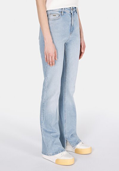 صورة من جينز نيلي نسائي