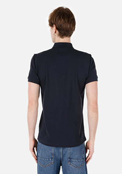 صورة من أزرق بحري للرجال قميص بولو كم قصير