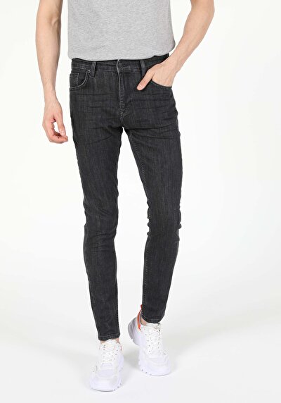 صورة من دينيم للرجال بناطيل